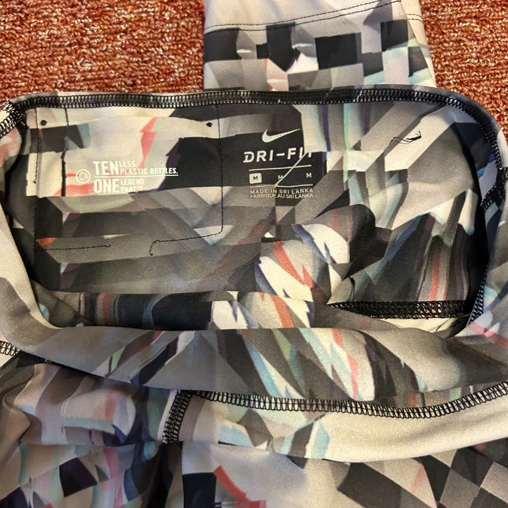 Nike Dri-Fit High Waisted Leggings - Picture 2 of 2